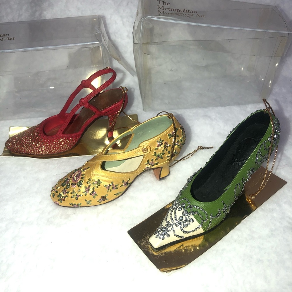 The Metropolitan Museum of Art New York, Red Slingback Bead Ornament-3 assorted
